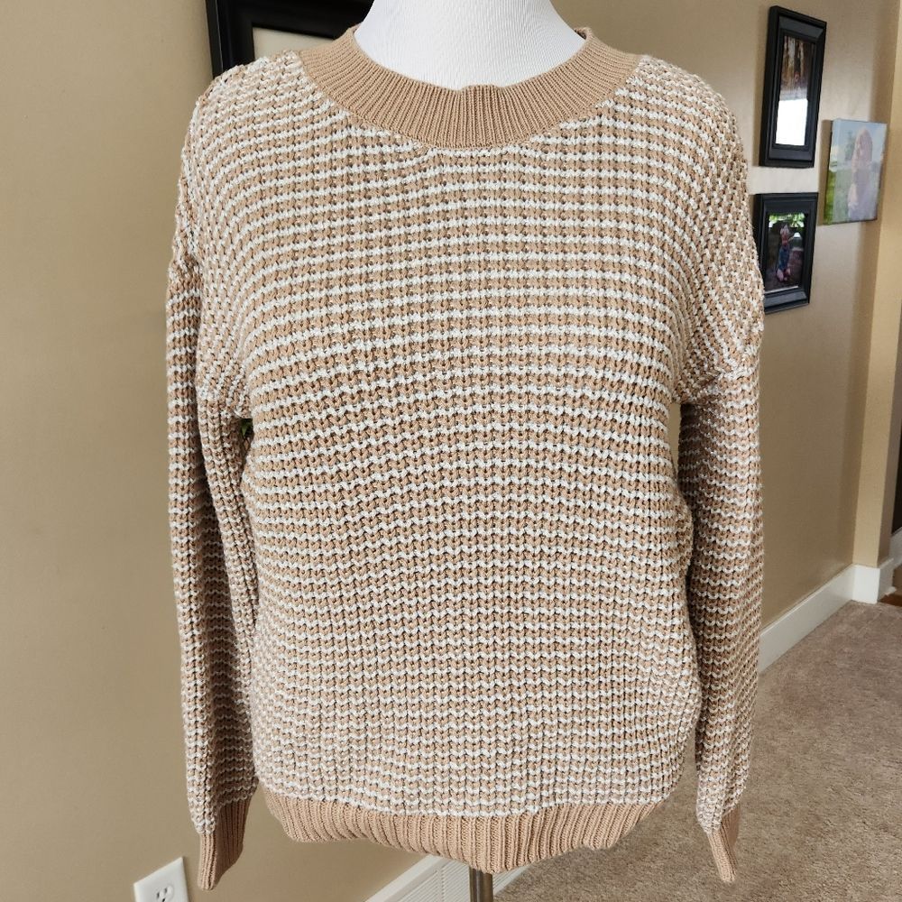 NWT Alfani knit crewneck oversized sweater. Ribbed detail. Beige white & silver.